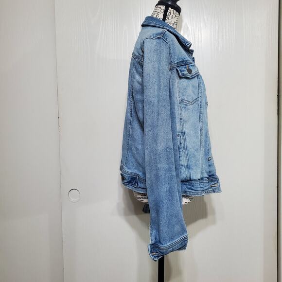 Universal Thread Freeborn Jacket Womens M Blue Jean Denim Trucker Button Pockets - Picture 3 of 7